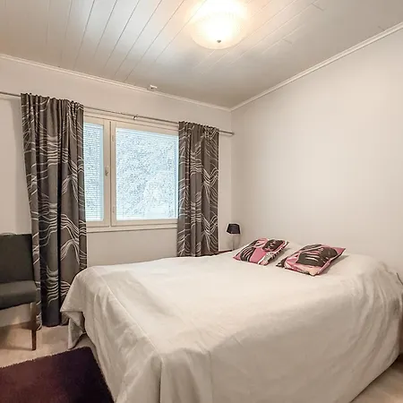 Kotomaenty 4, Rukan Luonnon Keskellae - Sauna, Wifi, Sisaeltaeae Siivouksen * Kuusamo